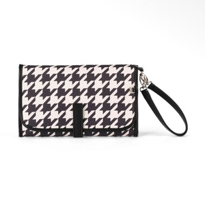 OiOi Change Mat Clutch - Houndstooth