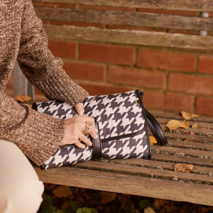 OiOi Change Mat Clutch - Houndstooth