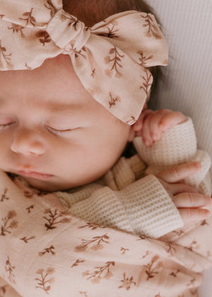 Muslin Swaddle & Bow Set - Paisley Coffee