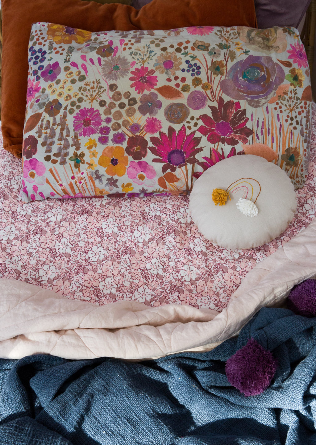 Bed Mate - Waterproof Sheet Protector WITH WINGS - Vintage Florals